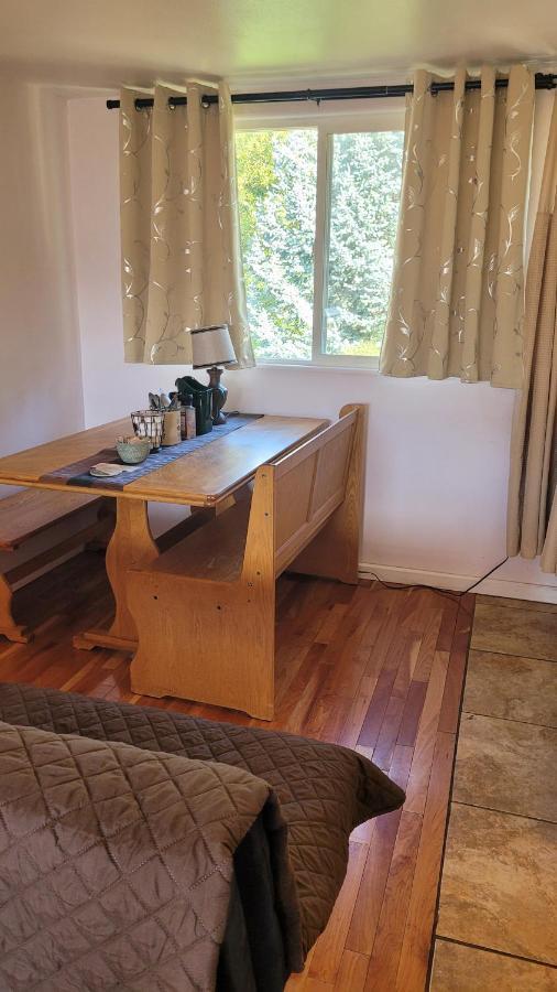 Angel Cottage With A Sauna Or The Cozy With A Jacuzzi Tub, Both Are Studios With A View Of Mount Shasta Kültér fotó