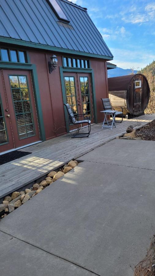 Angel Cottage With A Sauna Or The Cozy With A Jacuzzi Tub, Both Are Studios With A View Of Mount Shasta Kültér fotó