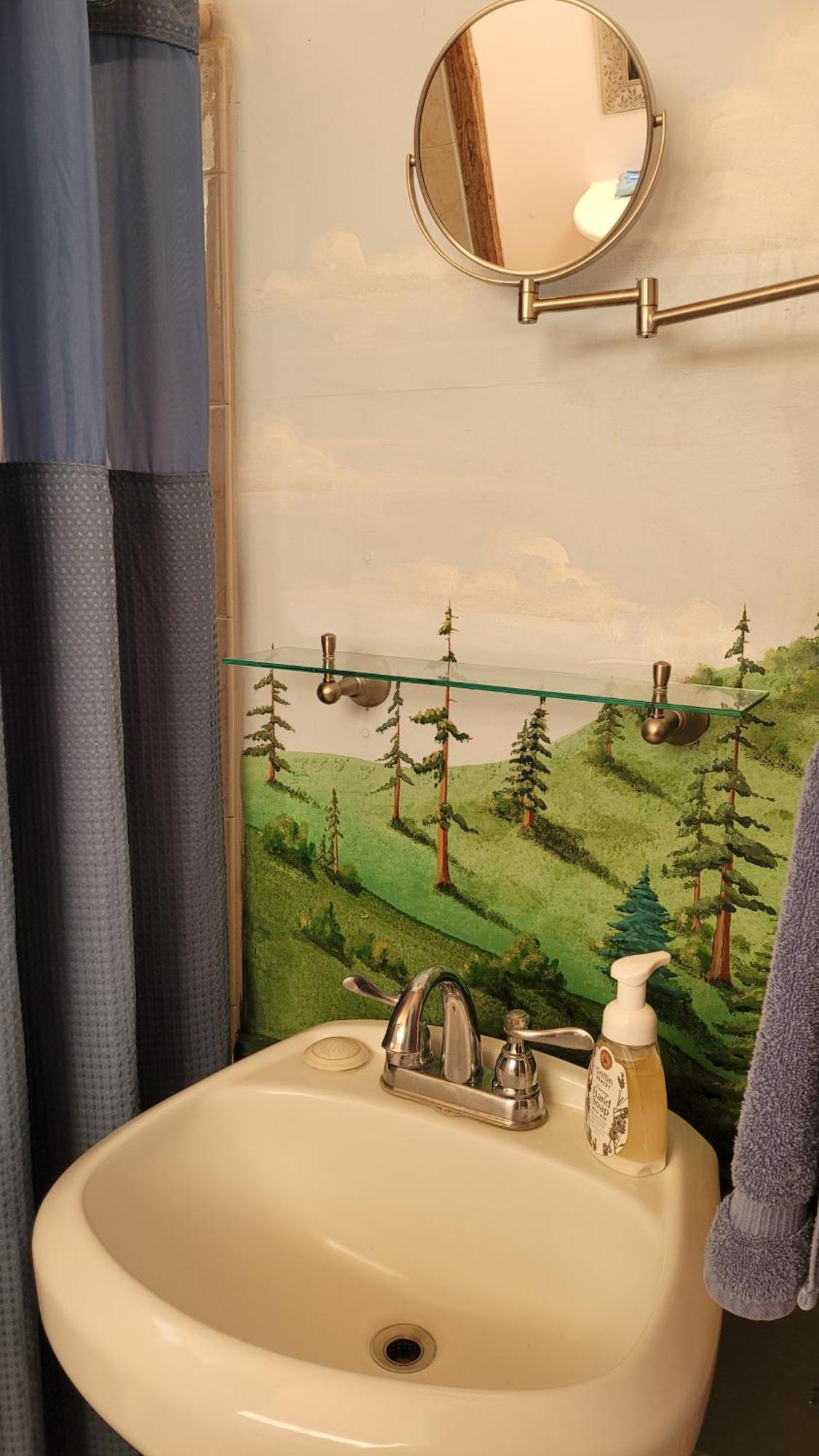 Angel Cottage With A Sauna Or The Cozy With A Jacuzzi Tub, Both Are Studios With A View Of Mount Shasta Szoba fotó